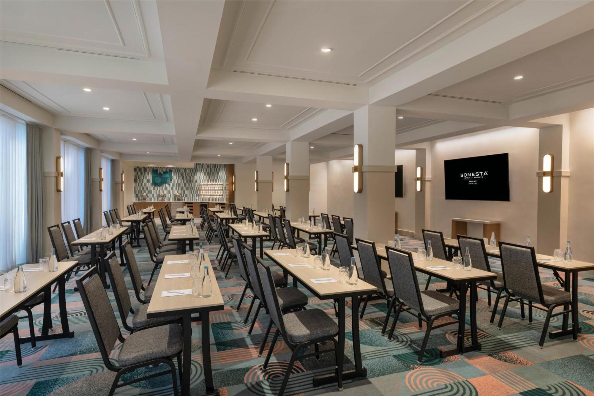 Sonesta Airport Hotel 4*